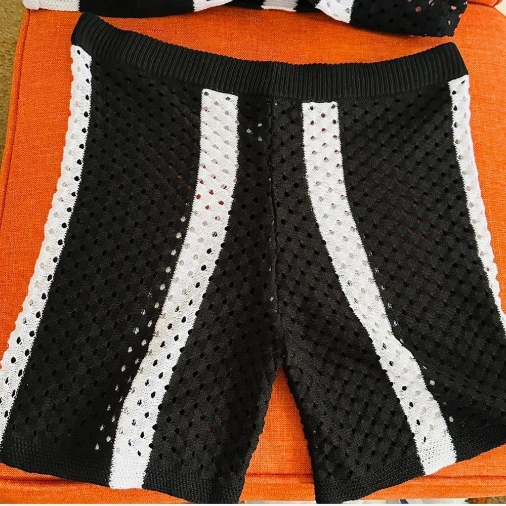 Stylish Black and White Knot Shorts & Shirt Set - Picture 6 of 6